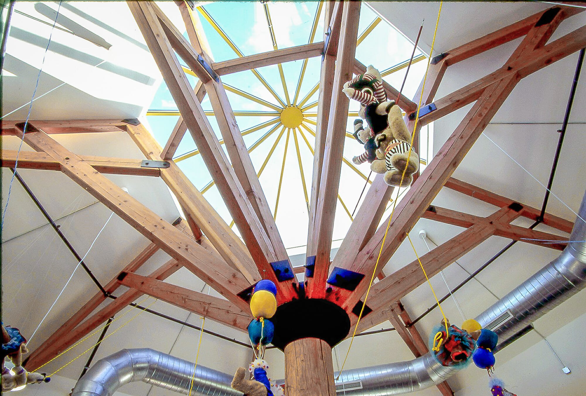 Post and trusses with steel joinery in the Vermont Teddy Bear Factory