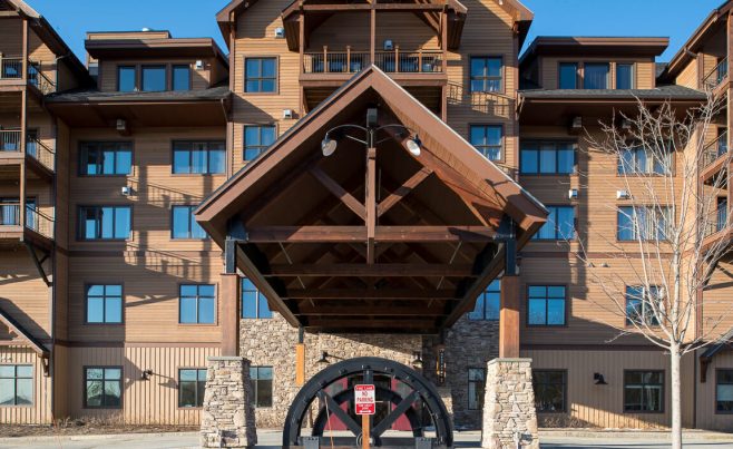 Timber Frame Ski Lodge with Porte Cochere Entryway in Vermont